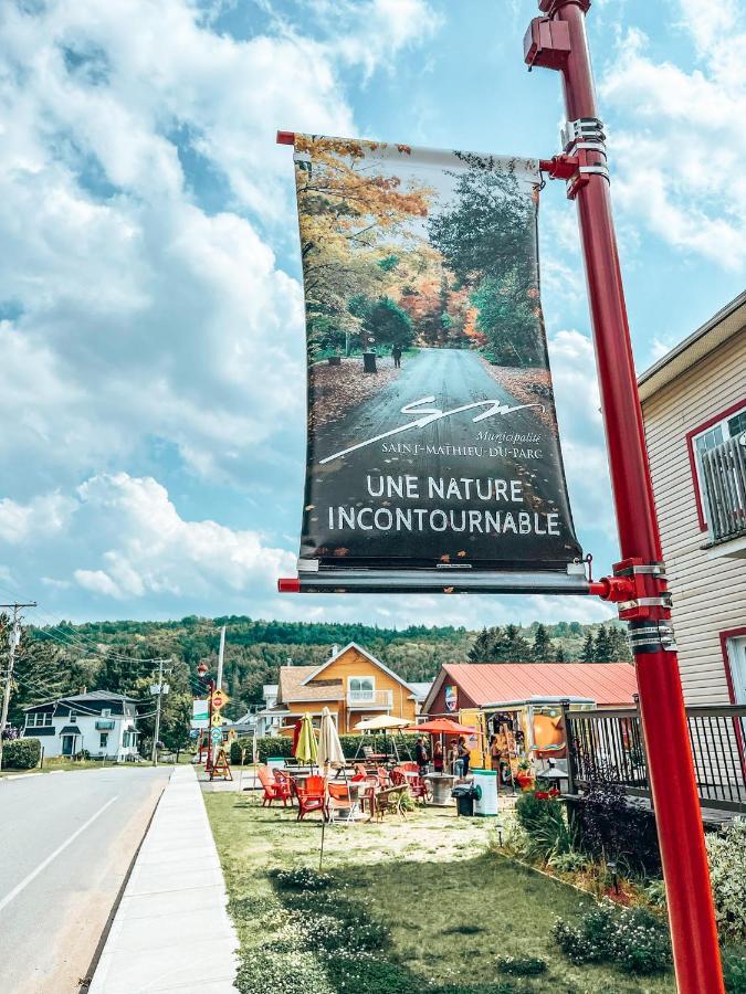 Auberge Mandala Saint-Mathieu-Du-Parc Exteriör bild
